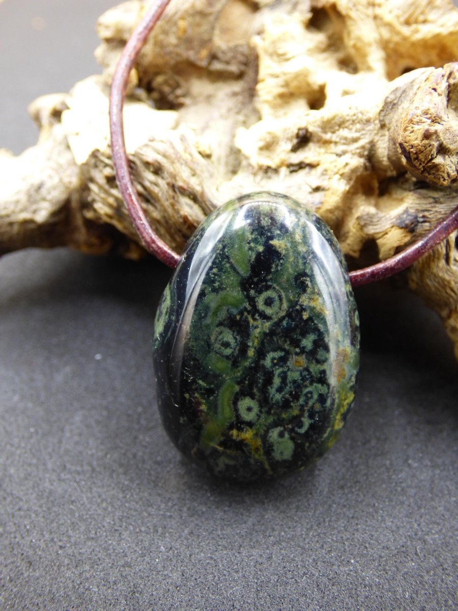 Kabamba Rhyolith / Eldarit - Edelstein Kette grün Heilstein Sie Mann Frau Geschenk Glück Anhänger HIPPIE GOA Boho Tibet Ethno Natur Unikat - Art of Nature Berlin