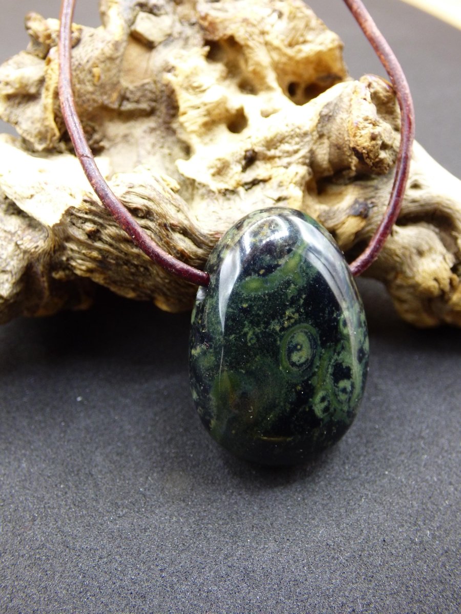 Kabamba Rhyolith / Eldarit - Edelstein Kette grün Heilstein Sie Mann Frau Geschenk Glück Anhänger HIPPIE GOA Boho Tibet Ethno Natur Unikat - Art of Nature Berlin