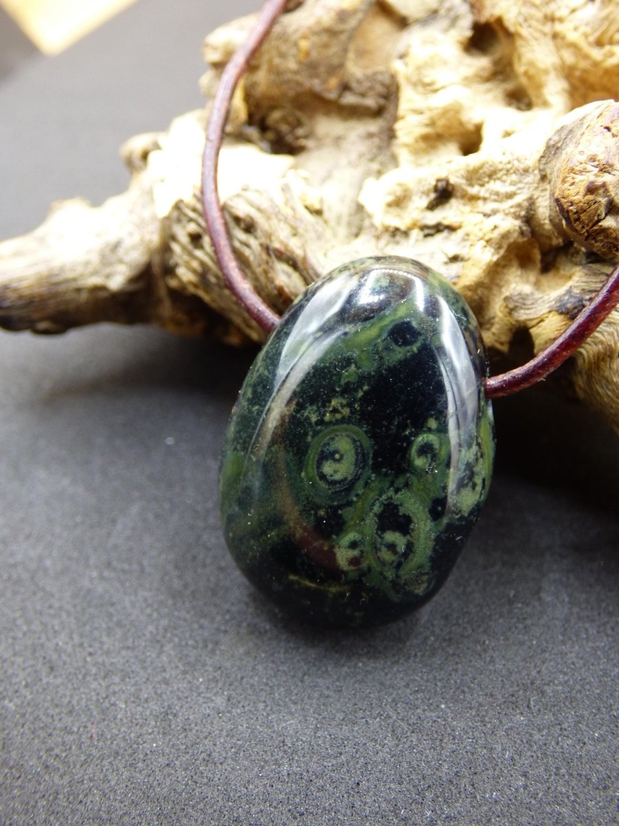 Kabamba Rhyolith / Eldarit - Edelstein Kette grün Heilstein Sie Mann Frau Geschenk Glück Anhänger HIPPIE GOA Boho Tibet Ethno Natur Unikat - Art of Nature Berlin