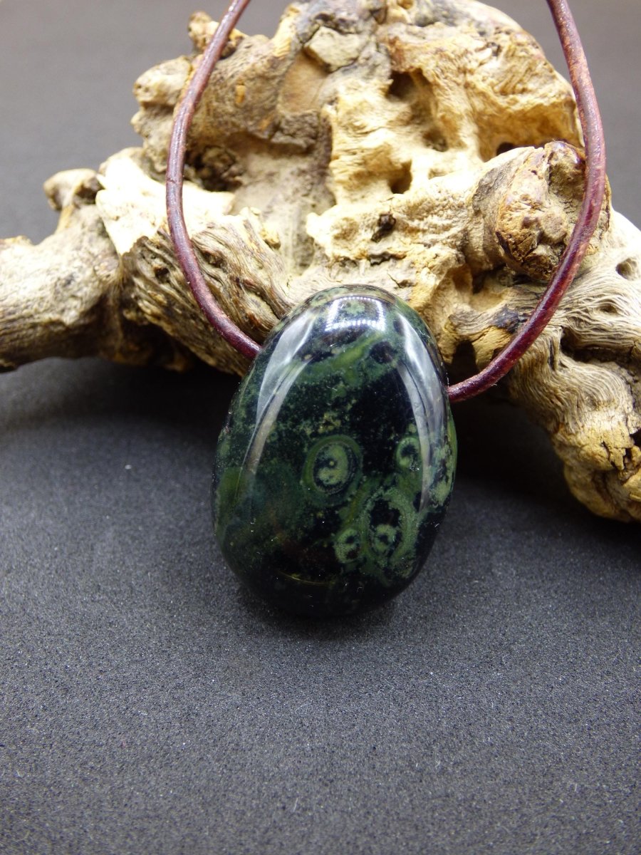 Kabamba Rhyolith / Eldarit - Edelstein Kette grün Heilstein Sie Mann Frau Geschenk Glück Anhänger HIPPIE GOA Boho Tibet Ethno Natur Unikat - Art of Nature Berlin