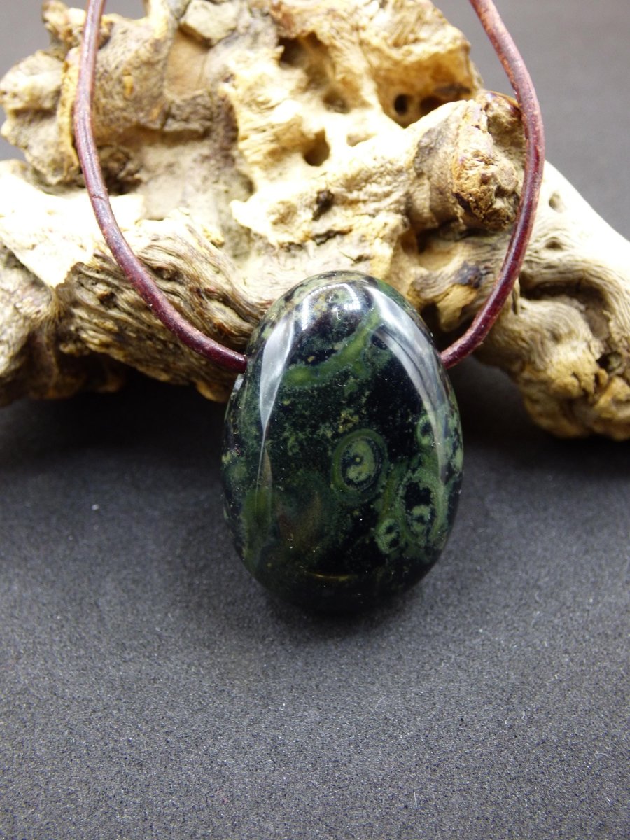 Kabamba Rhyolith / Eldarit - Edelstein Kette grün Heilstein Sie Mann Frau Geschenk Glück Anhänger HIPPIE GOA Boho Tibet Ethno Natur Unikat - Art of Nature Berlin