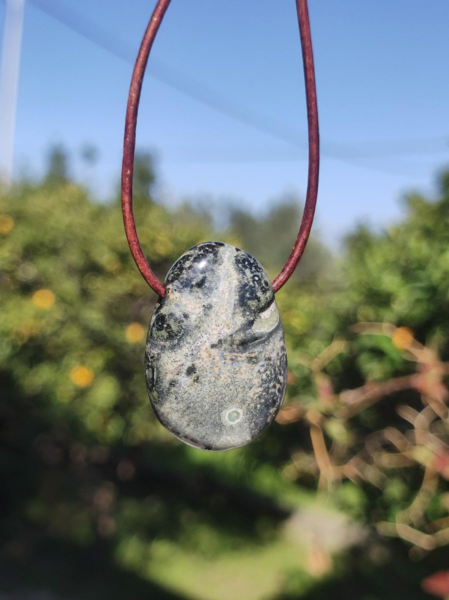 Kabamba Rhyolith / Eldarit - Edelstein Kette Heilstein grün Er Sie Mann Frau Geschenk Glück Anhänger GOA Boho Tibet Ethno Natur Unikat - Art of Nature Berlin