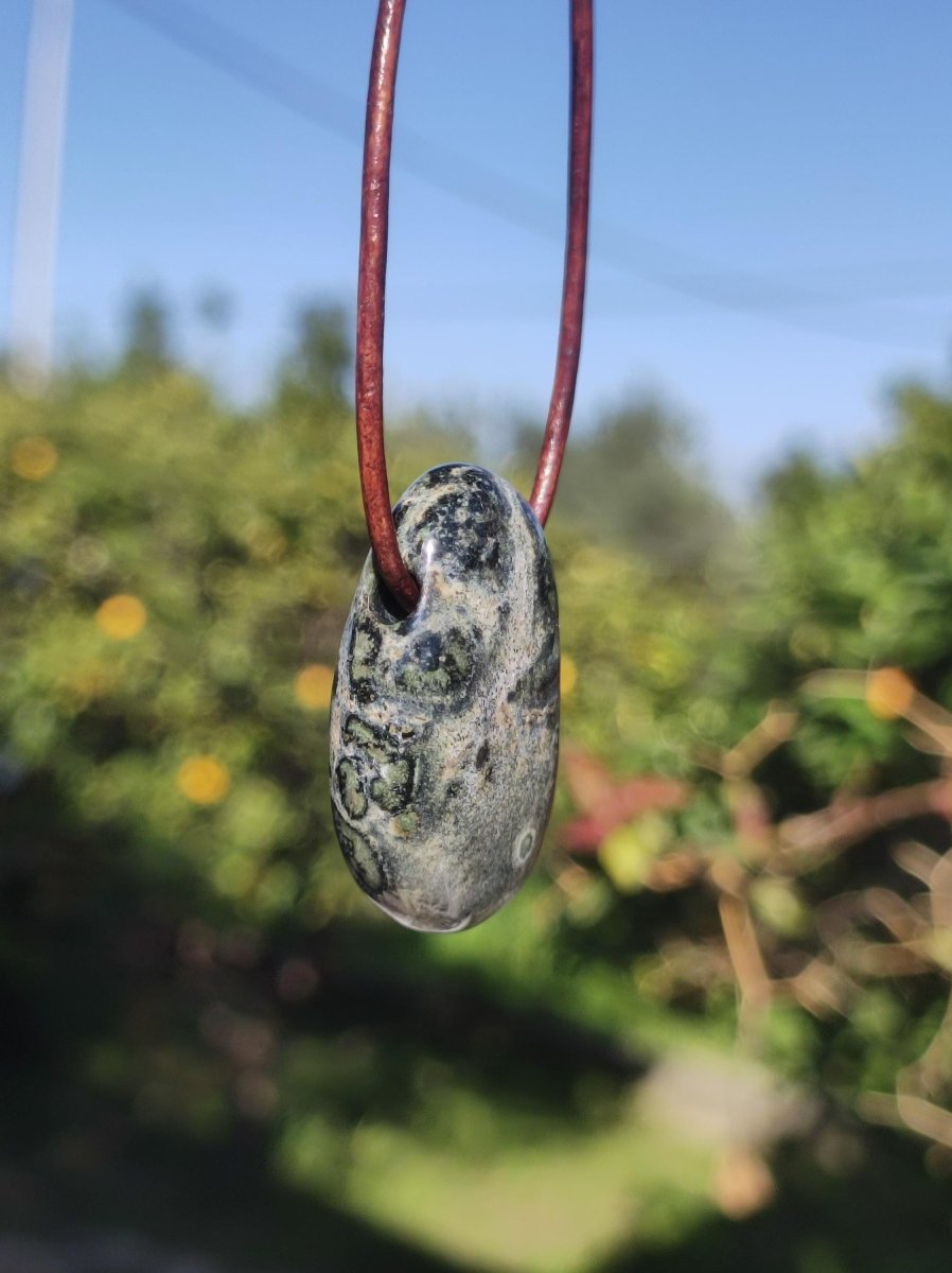 Kabamba Rhyolith / Eldarit - Edelstein Kette Heilstein grün Er Sie Mann Frau Geschenk Glück Anhänger GOA Boho Tibet Ethno Natur Unikat - Art of Nature Berlin