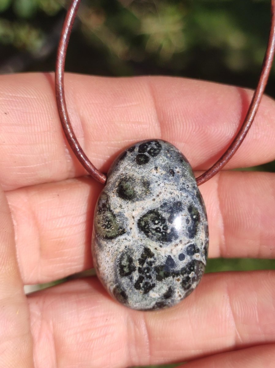 Kabamba Rhyolith / Eldarit - Edelstein Kette Heilstein grün Er Sie Mann Frau Geschenk Glück Anhänger GOA Boho Tibet Ethno Natur Unikat - Art of Nature Berlin