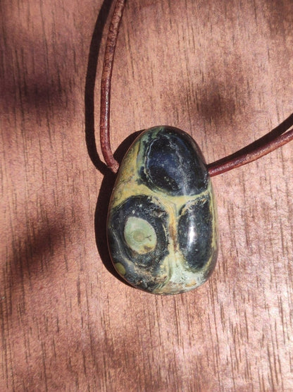 Kabamba Rhyolith / Eldarit - Edelstein Kette Heilstein grün Er Sie Mann Frau Geschenk Glück Anhänger GOA Boho Tibet Ethno Natur Unikat - Art of Nature Berlin