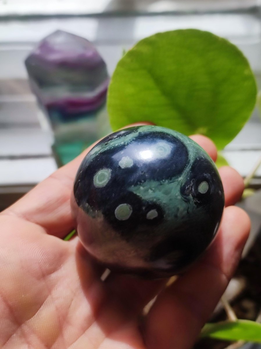 Kabamba Rhyolith / Eldarit - Edelstein Kugel Deko Sphere Crystal Spielkugel Meditation Heilstein Geschenk Wohnen Er Sie Mann Frau Energie - Art of Nature Berlin