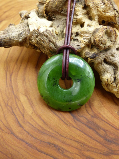 Kanada Jade / Antigorit / Serpentin 30mm ~Edelstein Kette HIPPIE GOA Boho Ethno Natur Heilstein Rarität Kristalle Natur Stein Geschenk grün - Art of Nature Berlin