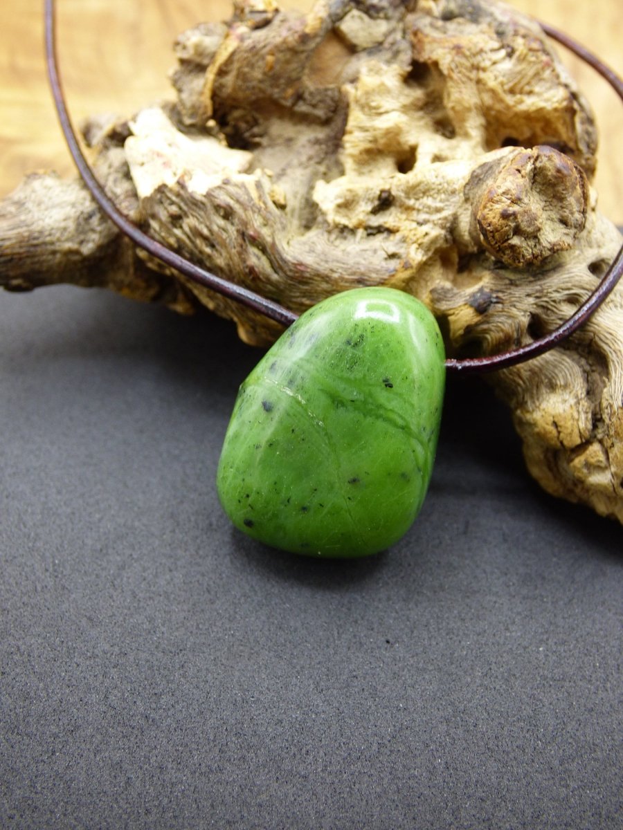 Kanada Jade ~ Edelstein Kette HIPPIE GOA Boho Ethno Natur Heilstein Rarität Kristalle Schmuck Anhänger Natur Stein Geschenk grün - Art of Nature Berlin