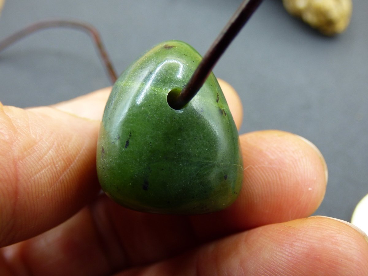 Kanada Jade ~ Edelstein Kette HIPPIE GOA Boho Ethno Natur Heilstein Rarität Kristalle Schmuck Anhänger Natur Stein Geschenk grün - Art of Nature Berlin