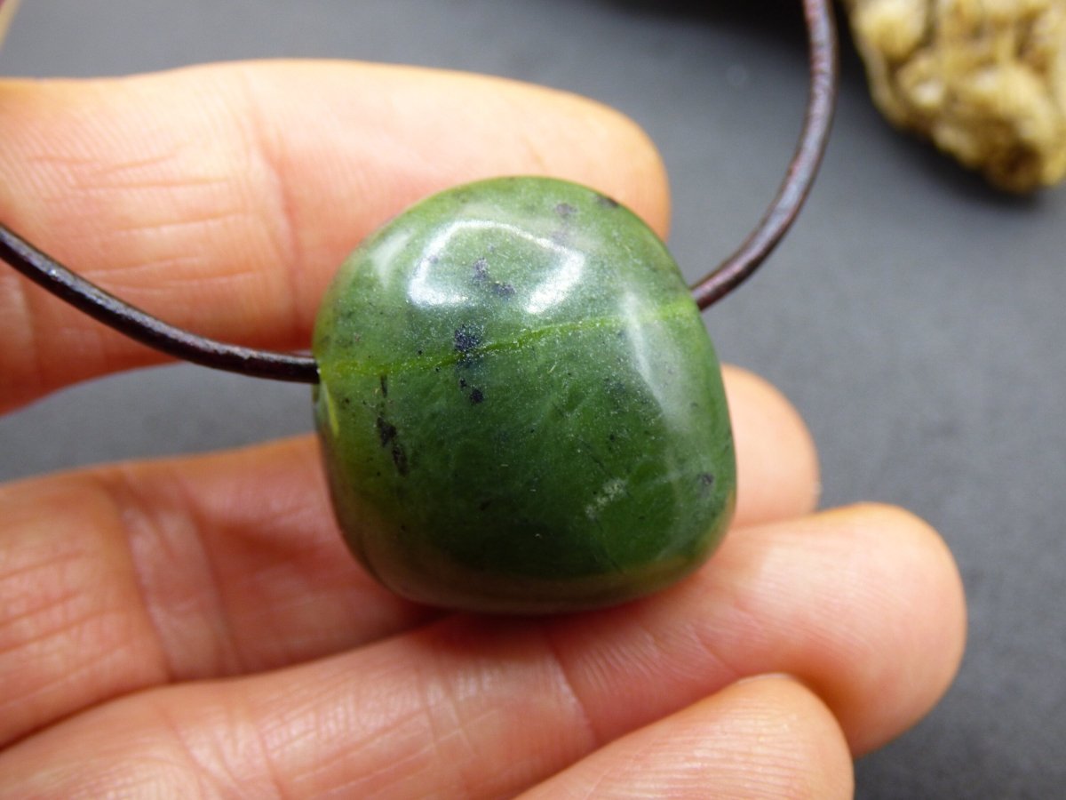 Kanada Jade ~ Edelstein Kette HIPPIE GOA Boho Ethno Natur Heilstein Rarität Kristalle Schmuck Anhänger Natur Stein Geschenk grün - Art of Nature Berlin