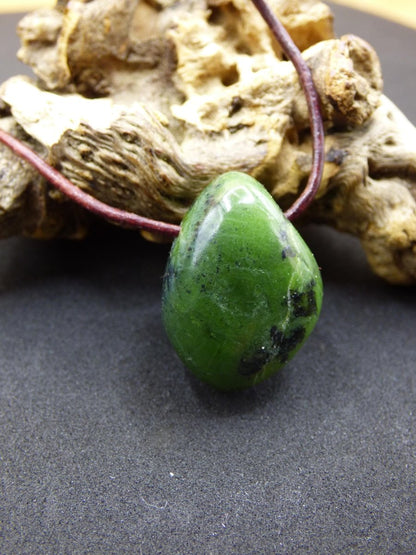 Kanada Jade ~ Edelstein Kette HIPPIE GOA Boho Ethno Natur Heilstein Rarität Kristalle Schmuck Anhänger Natur Stein Geschenk grün - Art of Nature Berlin