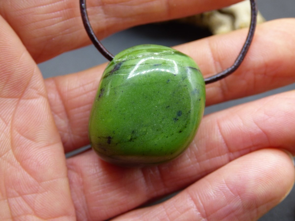 Kanada Jade ~ Edelstein Kette HIPPIE GOA Boho Ethno Natur Heilstein Rarität Kristalle Schmuck Anhänger Natur Stein Geschenk grün - Art of Nature Berlin