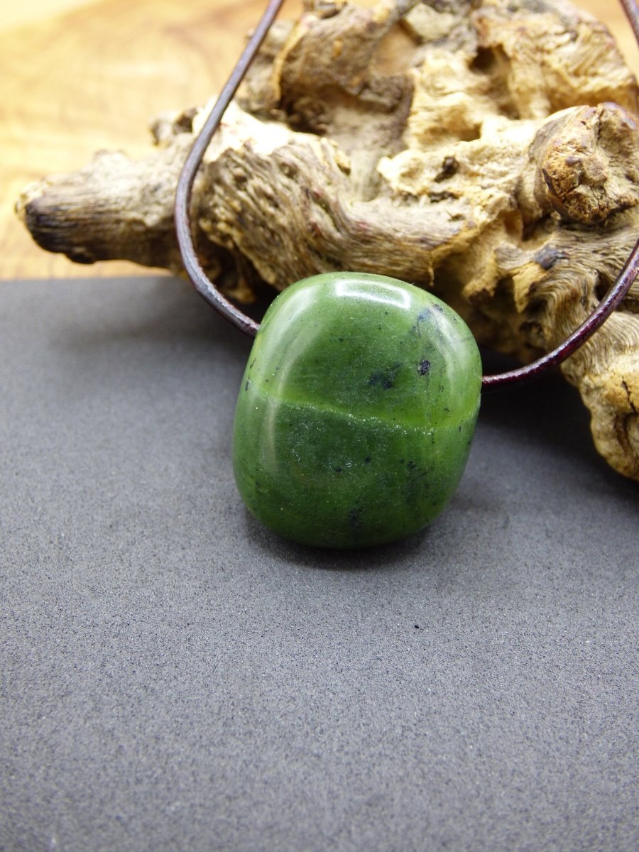 Kanada Jade ~ Edelstein Kette HIPPIE GOA Boho Ethno Natur Heilstein Rarität Kristalle Schmuck Anhänger Natur Stein Geschenk grün - Art of Nature Berlin