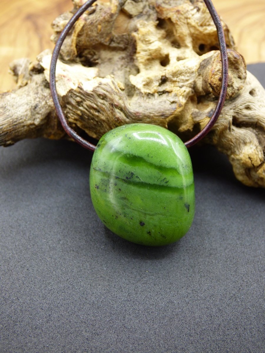 Kanada Jade ~ Edelstein Kette HIPPIE GOA Boho Ethno Natur Heilstein Rarität Kristalle Schmuck Anhänger Natur Stein Geschenk grün - Art of Nature Berlin