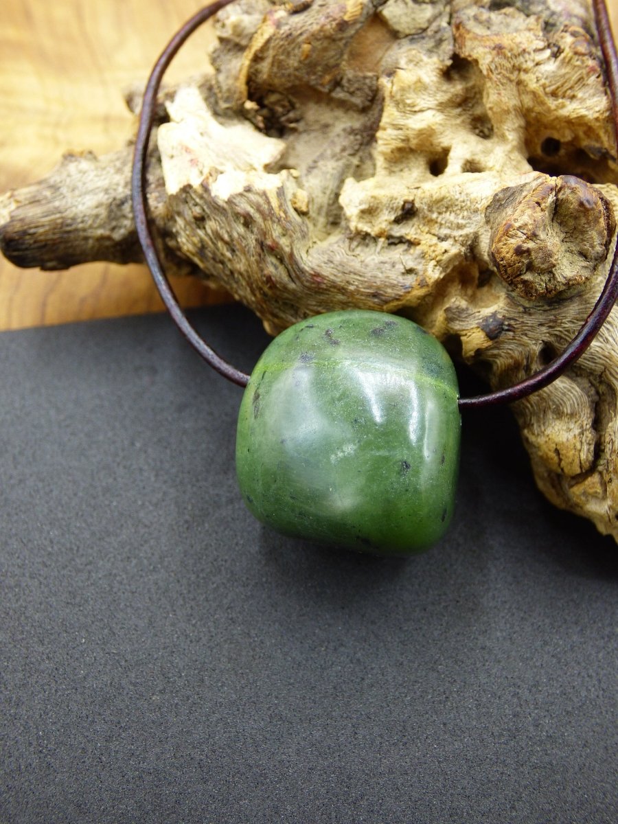 Kanada Jade ~ Edelstein Kette HIPPIE GOA Boho Ethno Natur Heilstein Rarität Kristalle Schmuck Anhänger Natur Stein Geschenk grün - Art of Nature Berlin