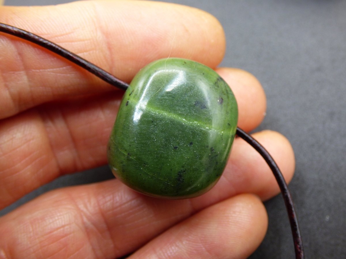 Kanada Jade ~ Edelstein Kette HIPPIE GOA Boho Ethno Natur Heilstein Rarität Kristalle Schmuck Anhänger Natur Stein Geschenk grün - Art of Nature Berlin