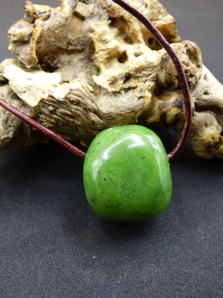 Kanada Jade ~ Edelstein Kette HIPPIE GOA Boho Ethno Natur Heilstein Rarität Kristalle Schmuck Anhänger Natur Stein Geschenk grün - Art of Nature Berlin