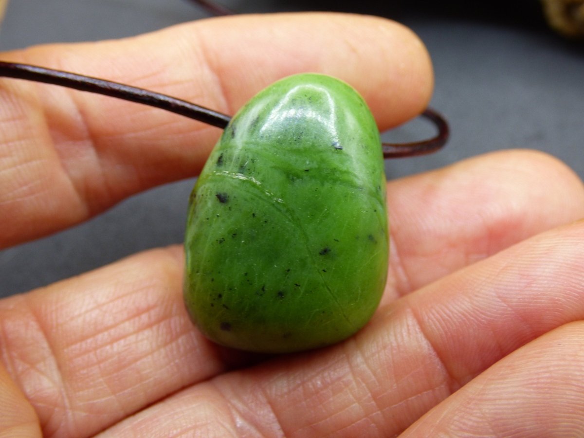 Kanada Jade ~ Edelstein Kette HIPPIE GOA Boho Ethno Natur Heilstein Rarität Kristalle Schmuck Anhänger Natur Stein Geschenk grün - Art of Nature Berlin