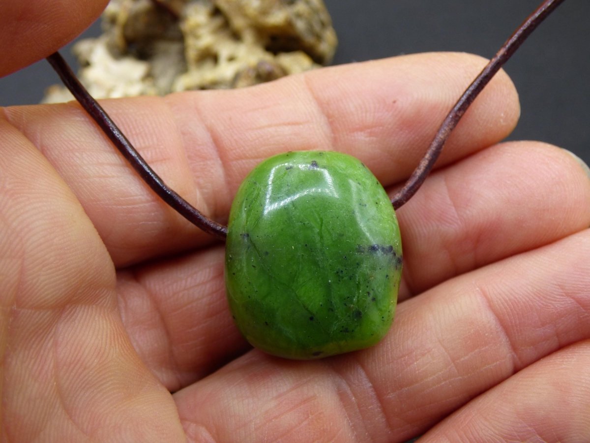 Kanada Jade ~ Edelstein Kette HIPPIE GOA Boho Ethno Natur Heilstein Rarität Kristalle Schmuck Anhänger Natur Stein Geschenk grün - Art of Nature Berlin