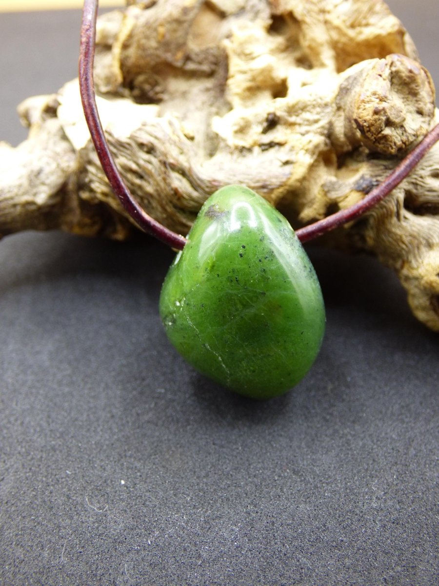 Kanada Jade ~ Edelstein Kette HIPPIE GOA Boho Ethno Natur Heilstein Rarität Kristalle Schmuck Anhänger Natur Stein Geschenk grün - Art of Nature Berlin