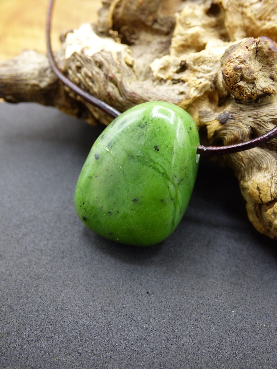 Kanada Jade ~ Edelstein Kette HIPPIE GOA Boho Ethno Natur Heilstein Rarität Kristalle Schmuck Anhänger Natur Stein Geschenk grün - Art of Nature Berlin