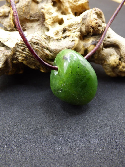 Kanada Jade ~ Edelstein Kette HIPPIE GOA Boho Ethno Natur Heilstein Rarität Kristalle Schmuck Anhänger Natur Stein Geschenk grün - Art of Nature Berlin