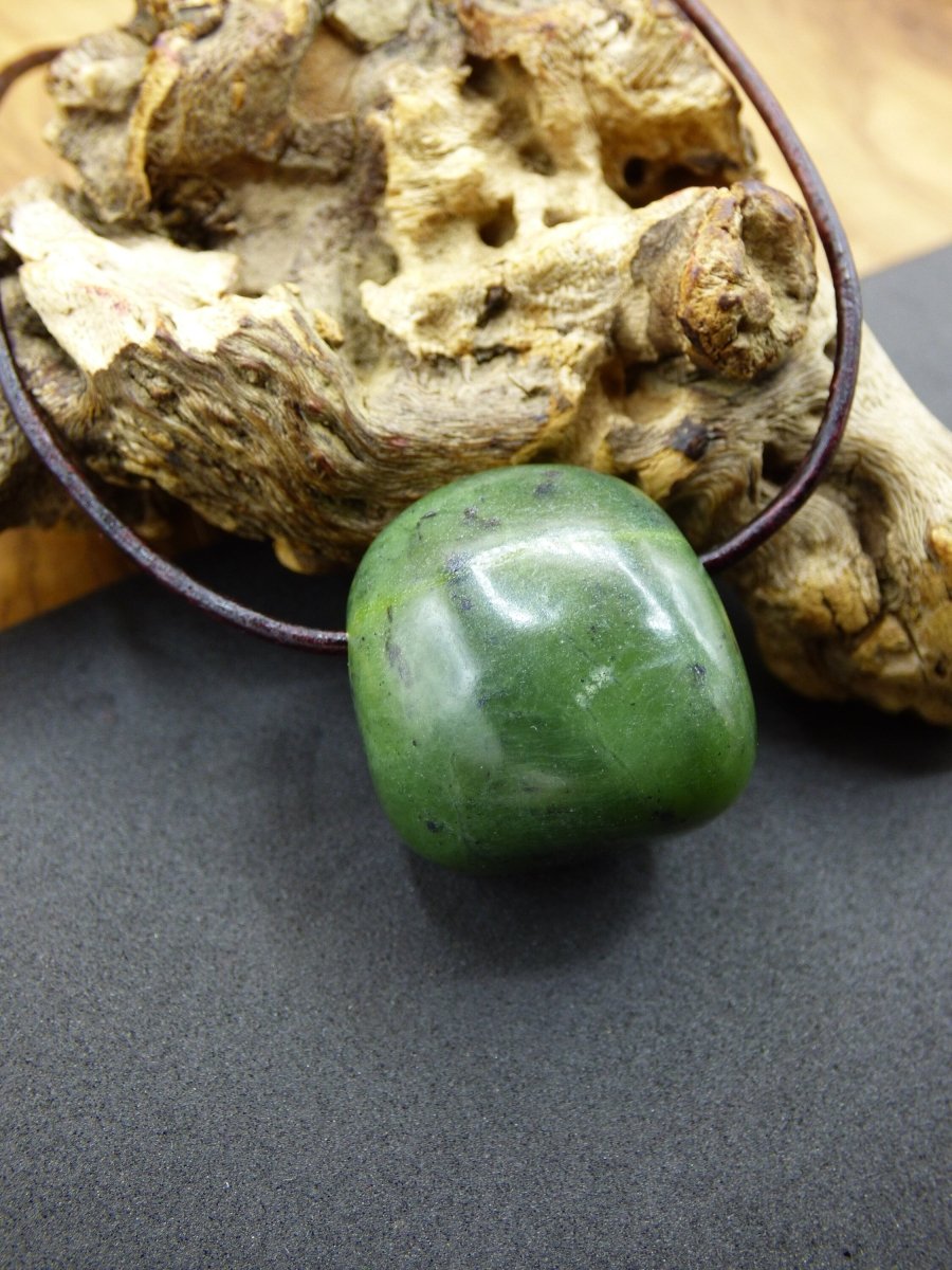 Kanada Jade ~ Edelstein Kette HIPPIE GOA Boho Ethno Natur Heilstein Rarität Kristalle Schmuck Anhänger Natur Stein Geschenk grün - Art of Nature Berlin