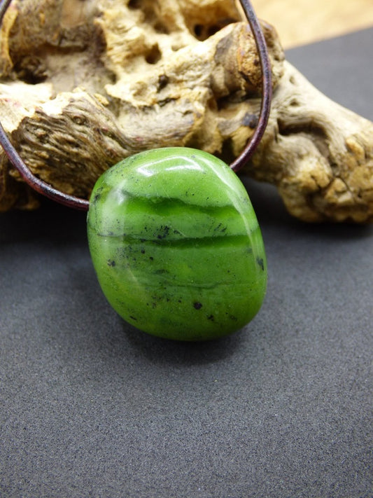 Kanada Jade ~ Edelstein Kette HIPPIE GOA Boho Ethno Natur Heilstein Rarität Kristalle Schmuck Anhänger Natur Stein Geschenk grün - Art of Nature Berlin