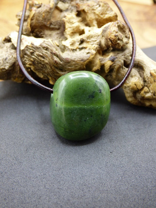 Kanada Jade ~ Edelstein Kette HIPPIE GOA Boho Ethno Natur Heilstein Rarität Kristalle Schmuck Anhänger Natur Stein Geschenk grün - Art of Nature Berlin