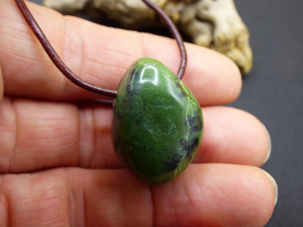 Kanada Jade ~ Edelstein Kette HIPPIE GOA Boho Ethno Natur Heilstein Rarität Kristalle Schmuck Anhänger Natur Stein Geschenk grün - Art of Nature Berlin