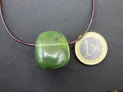 Kanada Jade ~ Edelstein Kette HIPPIE GOA Boho Ethno Natur Heilstein Rarität Kristalle Schmuck Anhänger Natur Stein Geschenk grün - Art of Nature Berlin