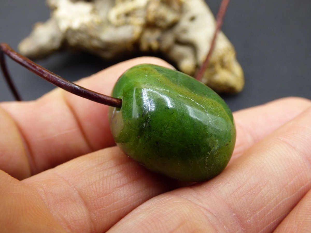 Kanada Jade ~ Edelstein Kette HIPPIE GOA Boho Ethno Natur Heilstein Rarität Kristalle Schmuck Anhänger Natur Stein Geschenk grün - Art of Nature Berlin