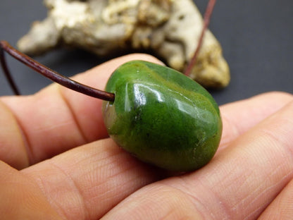 Kanada Jade ~ Edelstein Kette HIPPIE GOA Boho Ethno Natur Heilstein Rarität Kristalle Schmuck Anhänger Natur Stein Geschenk grün - Art of Nature Berlin