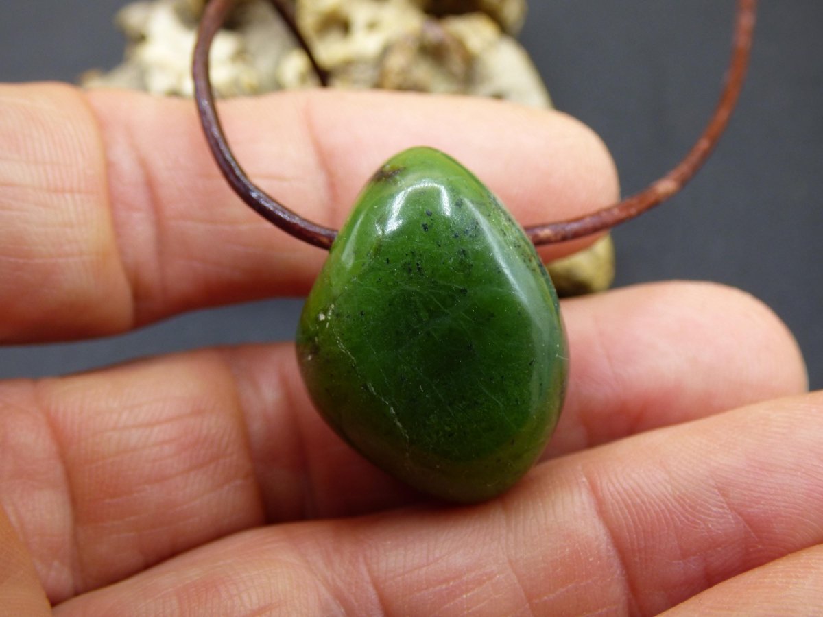 Kanada Jade ~ Edelstein Kette HIPPIE GOA Boho Ethno Natur Heilstein Rarität Kristalle Schmuck Anhänger Natur Stein Geschenk grün - Art of Nature Berlin