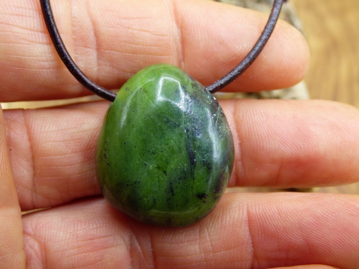 Kanada Jade ~ Edelstein Kette ~HIPPIE ~GOA ~Boho ~Tibet ~Ethno ~Nature ~Donut ~Schutzsymbol ~Heilstein - Art of Nature Berlin