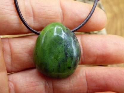 Kanada Jade ~ Edelstein Kette ~HIPPIE ~GOA ~Boho ~Tibet ~Ethno ~Nature ~Donut ~Schutzsymbol ~Heilstein - Art of Nature Berlin