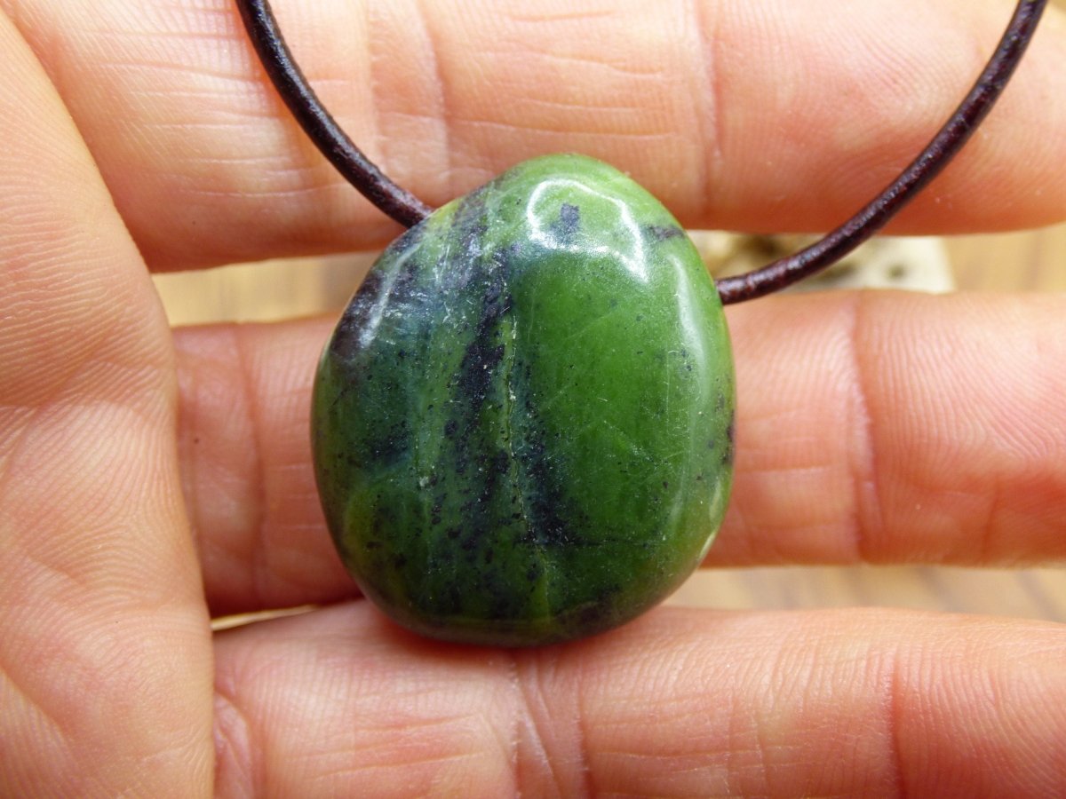 Kanada Jade ~ Edelstein Kette ~HIPPIE ~GOA ~Boho ~Tibet ~Ethno ~Nature ~Donut ~Schutzsymbol ~Heilstein - Art of Nature Berlin