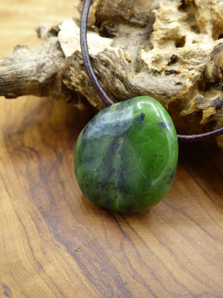 Kanada Jade ~ Edelstein Kette ~HIPPIE ~GOA ~Boho ~Tibet ~Ethno ~Nature ~Donut ~Schutzsymbol ~Heilstein - Art of Nature Berlin