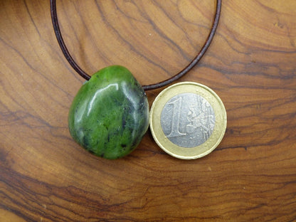 Kanada Jade ~ Edelstein Kette ~HIPPIE ~GOA ~Boho ~Tibet ~Ethno ~Nature ~Donut ~Schutzsymbol ~Heilstein - Art of Nature Berlin