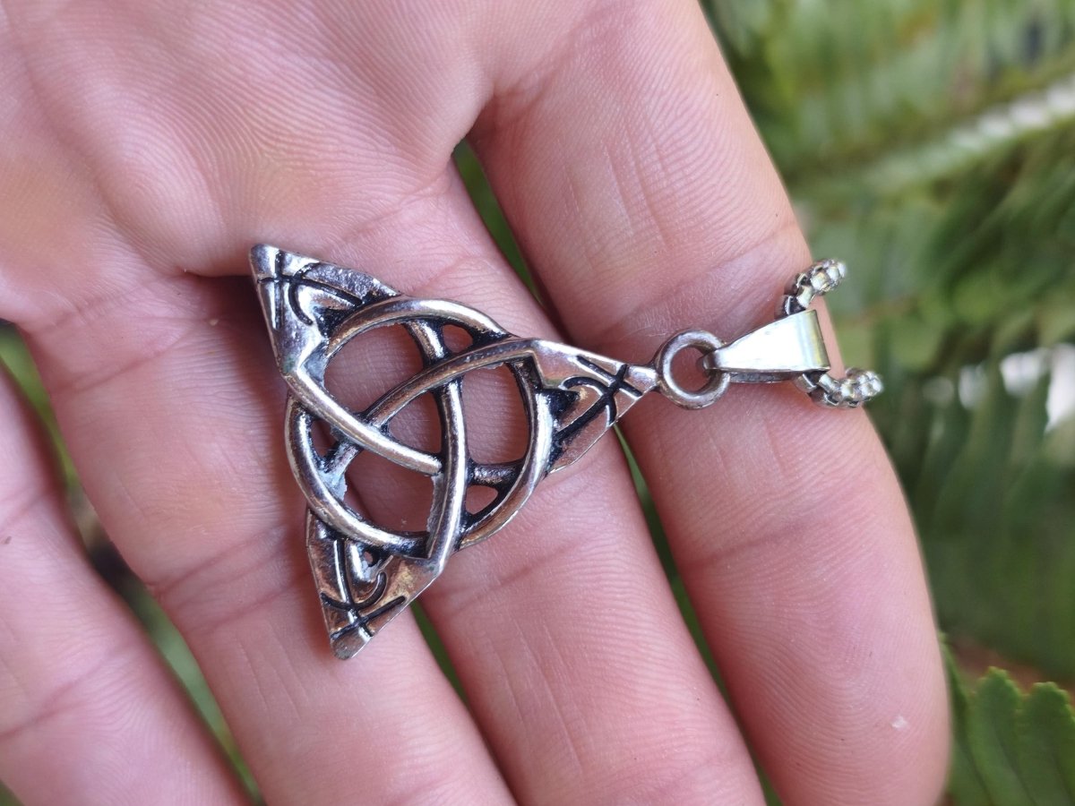 Keltischer Knoten Edelstahl Anhänger Kette Triskele hochwertig massiv Silbern Mann Er Sohn Bruder Geschenk Wikinger Ethno Boho Viking WOW - Art of Nature Berlin