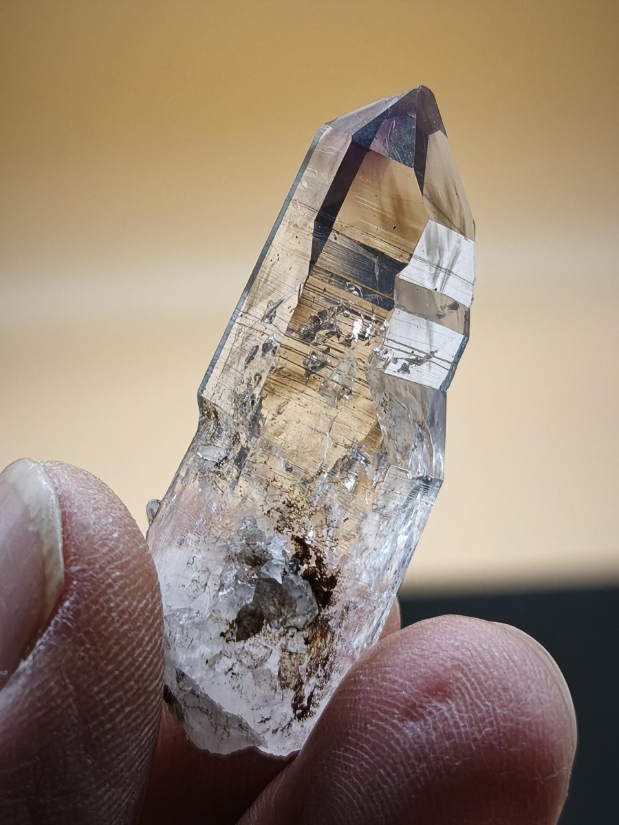 Klarer Amethyst Rohkristall – Erongo Namibia – Sammlerstufe Roh Kristall Spitze Point Sammler Stufe lang Rarität Edelstein Deko Heilstein - Art of Nature Berlin