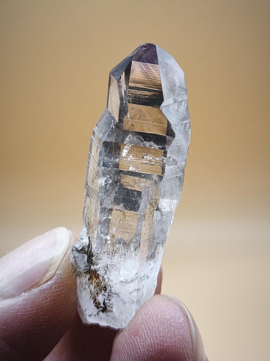 Klarer Amethyst Rohkristall – Erongo Namibia – Sammlerstufe Roh Kristall Spitze Point Sammler Stufe lang Rarität Edelstein Deko Heilstein - Art of Nature Berlin