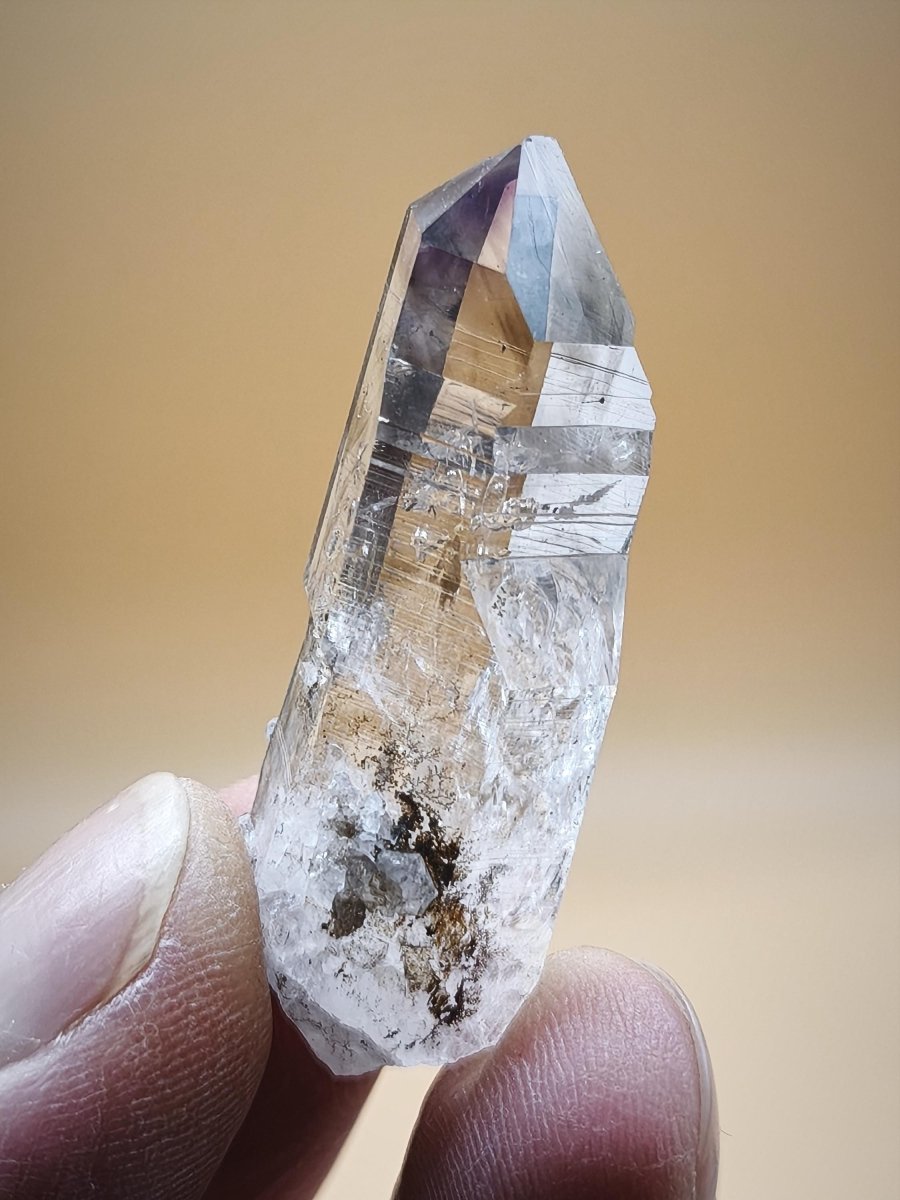 Klarer Amethyst Rohkristall – Erongo Namibia – Sammlerstufe Roh Kristall Spitze Point Sammler Stufe lang Rarität Edelstein Deko Heilstein - Art of Nature Berlin