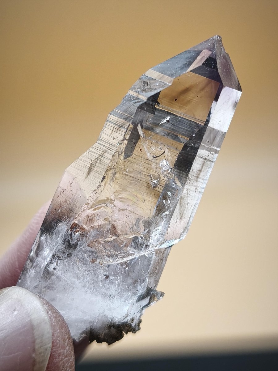 Klarer Amethyst Rohkristall – Erongo Namibia – Sammlerstufe Roh Kristall Spitze Point Sammler Stufe lang Rarität Edelstein Deko Heilstein - Art of Nature Berlin