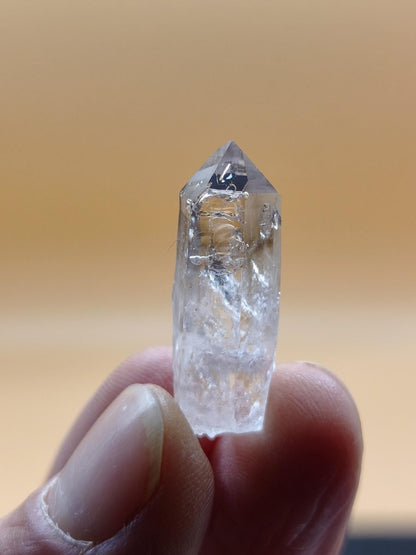 Klarer Amethyst Rohkristall – Erongo Namibia – Sammlerstufe Roh Kristall Spitze Point Sammler Stufe lang Rarität Edelstein Deko Heilstein - Art of Nature Berlin