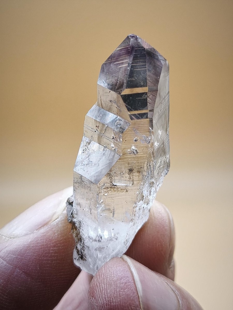 Klarer Amethyst Rohkristall – Erongo Namibia – Sammlerstufe Roh Kristall Spitze Point Sammler Stufe lang Rarität Edelstein Deko Heilstein - Art of Nature Berlin