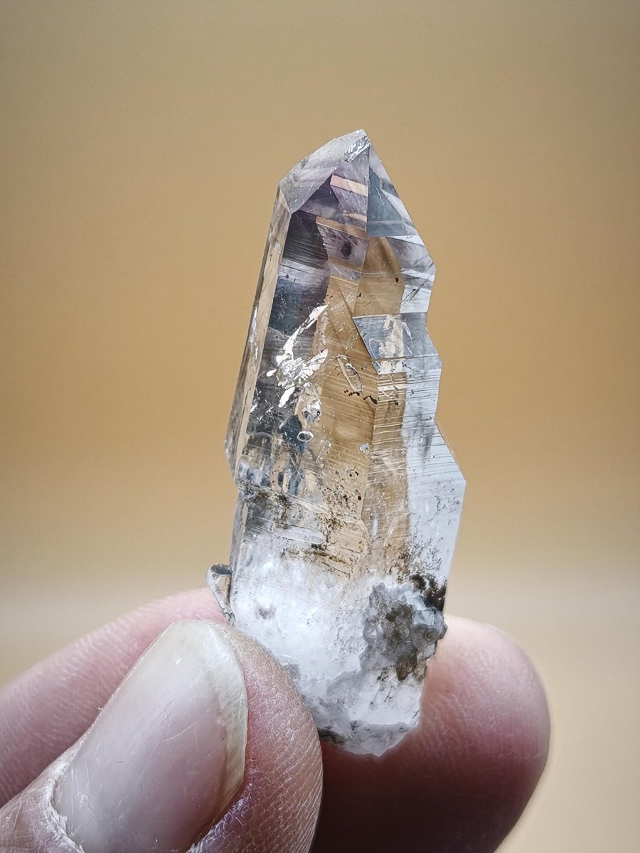 Klarer Amethyst Rohkristall – Erongo Namibia – Sammlerstufe Roh Kristall Spitze Point Sammler Stufe lang Rarität Edelstein Deko Heilstein - Art of Nature Berlin