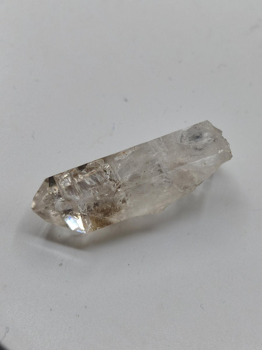Klarer Amethyst Rohkristall – Erongo Namibia – Sammlerstufe Roh Kristall Spitze Point Sammler Stufe lang Rarität Edelstein Deko Heilstein - Art of Nature Berlin