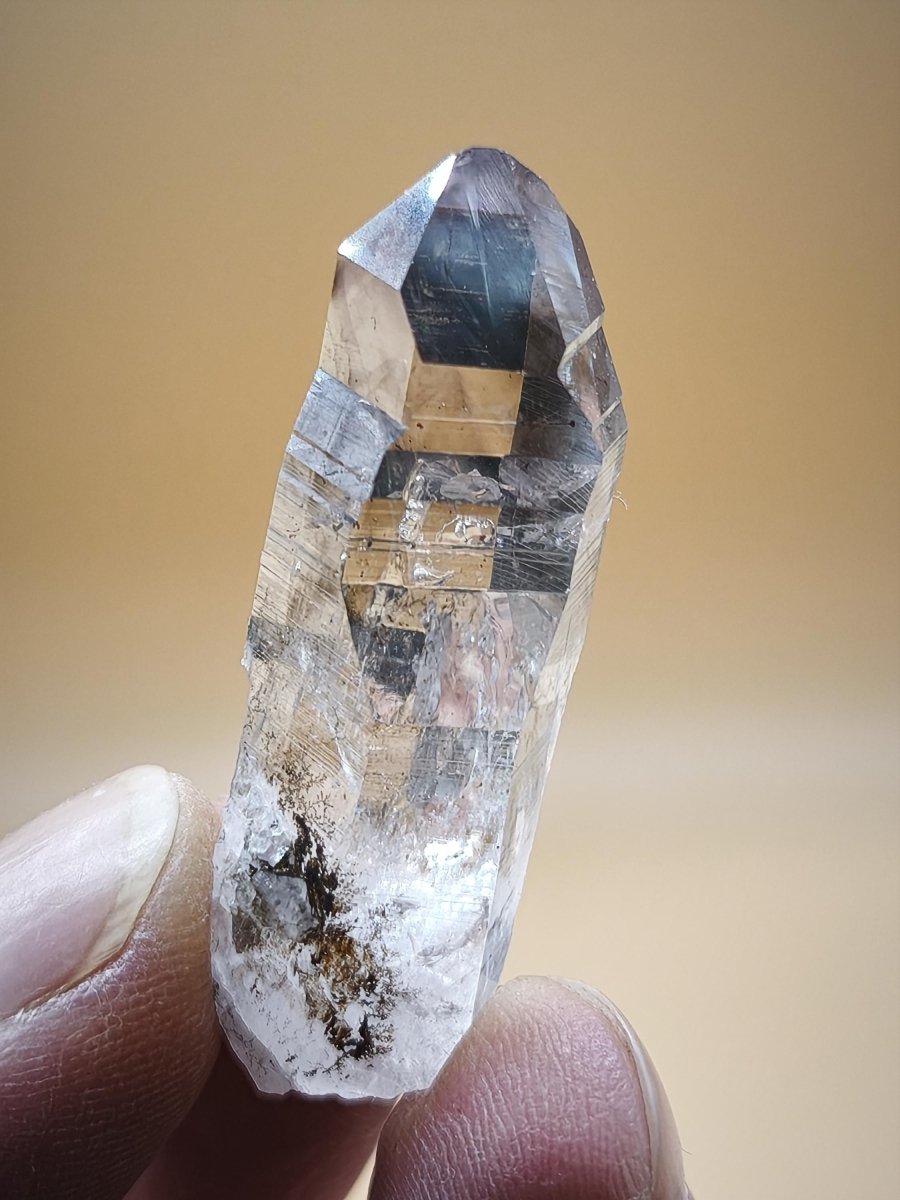 Klarer Amethyst Rohkristall – Erongo Namibia – Sammlerstufe Roh Kristall Spitze Point Sammler Stufe lang Rarität Edelstein Deko Heilstein - Art of Nature Berlin