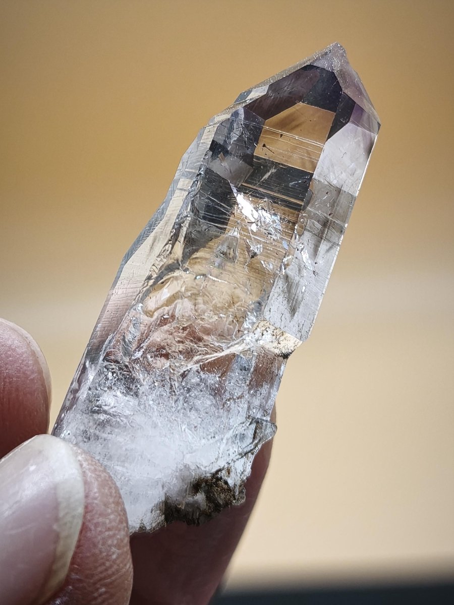 Klarer Amethyst Rohkristall – Erongo Namibia – Sammlerstufe Roh Kristall Spitze Point Sammler Stufe lang Rarität Edelstein Deko Heilstein - Art of Nature Berlin